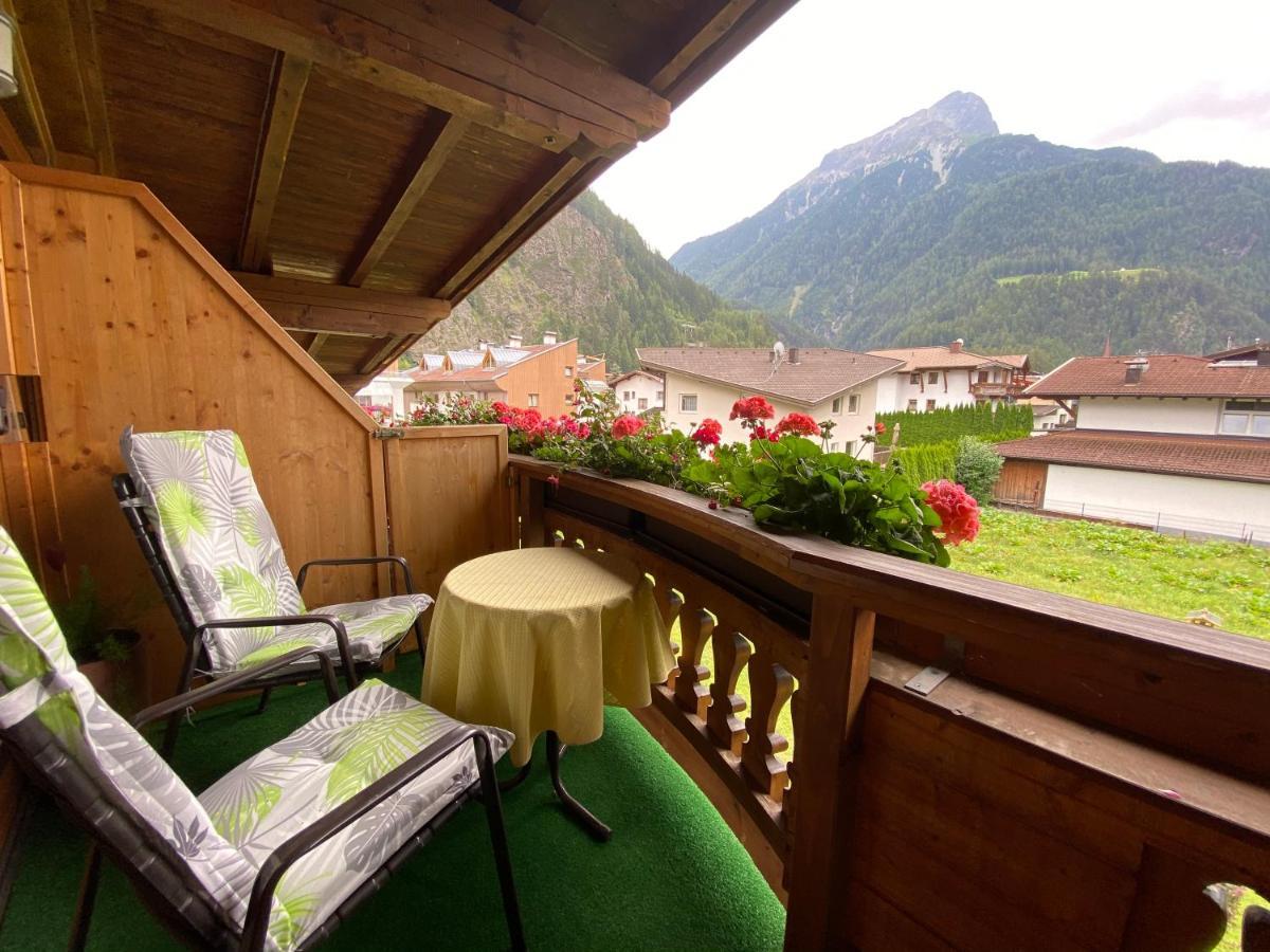 Gästehaus Waltraud Längenfeld Exterior foto