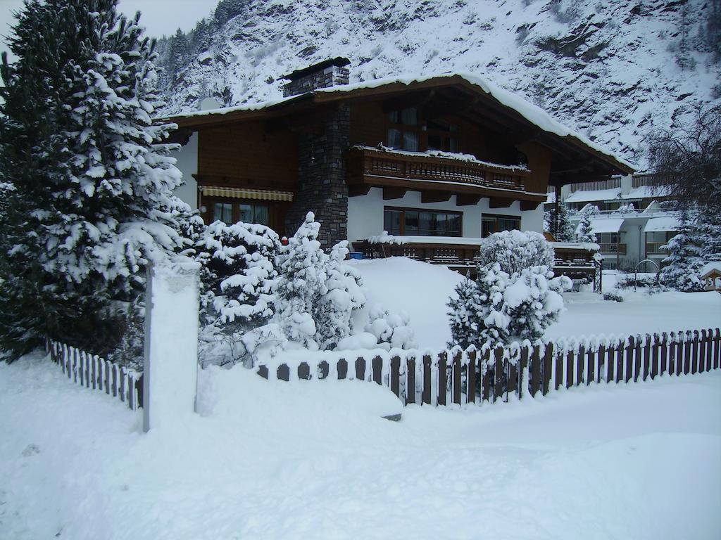 Gästehaus Waltraud Längenfeld Exterior foto