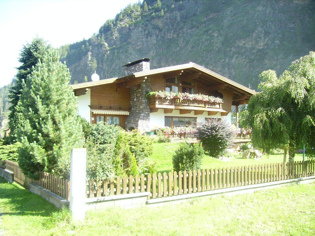 Gästehaus Waltraud Längenfeld Exterior foto