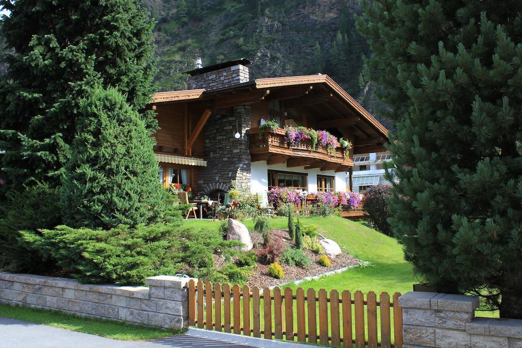 Gästehaus Waltraud Längenfeld Exterior foto